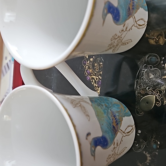 222 Fifth Pair Of Peacock Garden Fine China Coffee Mugs - Picture 2 of 4